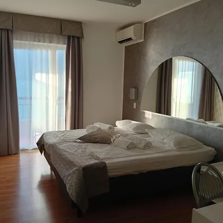 Hotel Monica