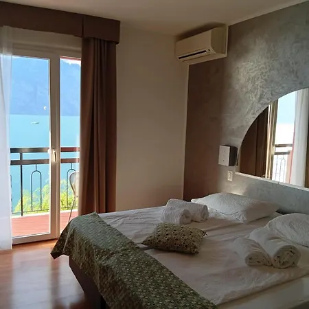 Monica Hotel 3*