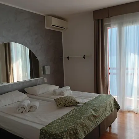 Monica Hotel 3*